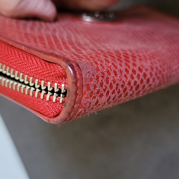 Fossil red zip around wallet - Picture 15 of 16